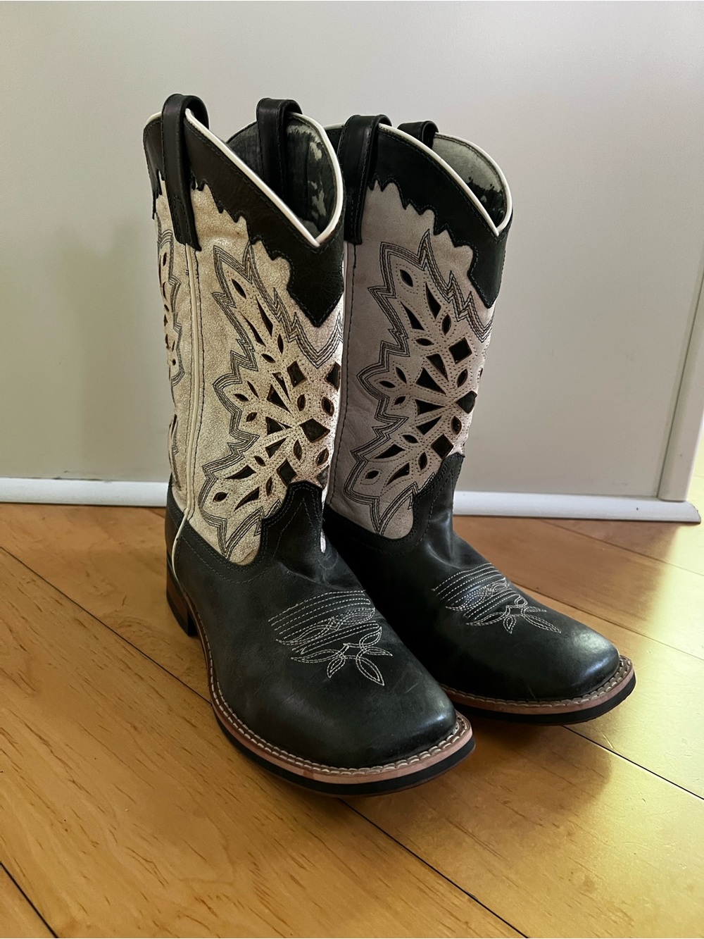 Laredo “Dolly” Western Cowgirl Boots – Dusty Blue & Off-White – Women’s 8.5M
